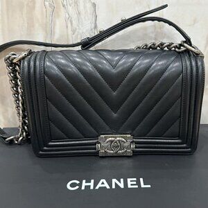 🌟 Chanel Black Boy Bag Medium Lambskin Leather Chevron Perfect Holiday Gift!